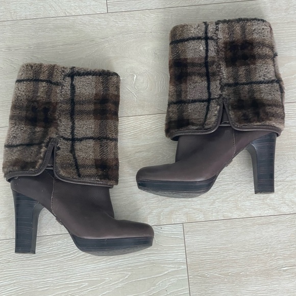 UGG versatile fold over boots - Picture 4 of 8